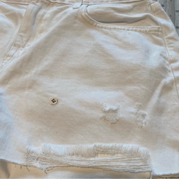 LβAGENCE white distressed ripped high rise jeans shorts size: 30 - Picture 2 of 9